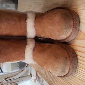 My daughter used them a few  times.There are some stains, please check the pics!